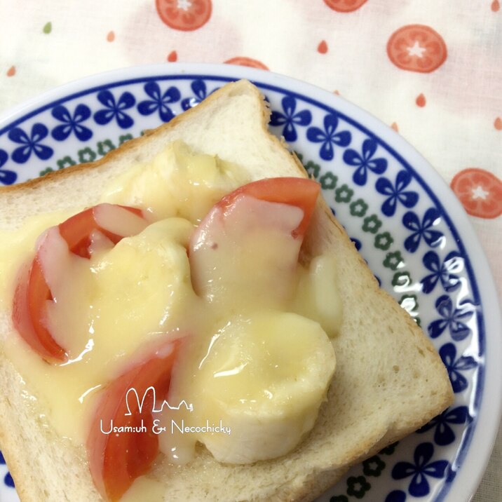 甘酸っぱっ♡トマトとバナナの蜂蜜チーズトースト